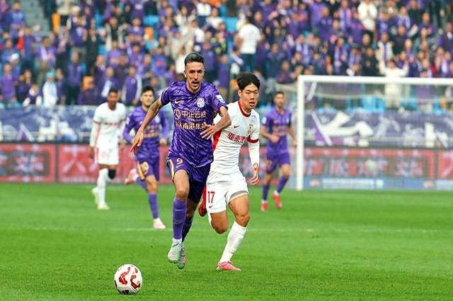 Jiuyou Sports-关于上海申花训练开放日，今晚完成体检引欢呼，英超在即，赛季目标并未改变的信息