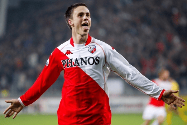 九游体育下载-包含荷甲赛后再迎强敌；费耶诺德绝杀压哨；主帅态度——更衣室稳定；阵容厚度经受考验的词条